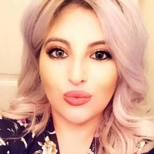 Meet your Posher, Dolly